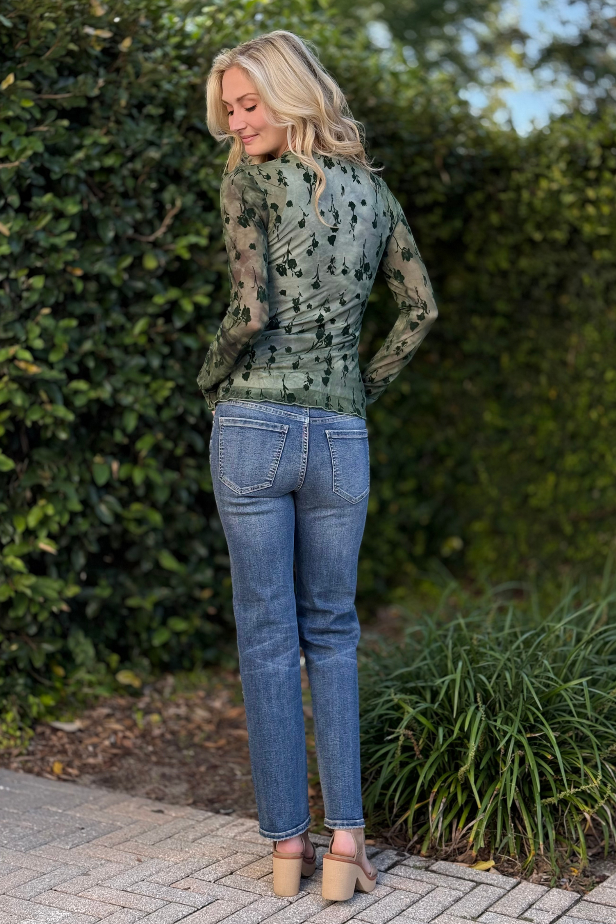 Liverpool Kennedy Straight Jeans in Oasis – Back Pockets Detail