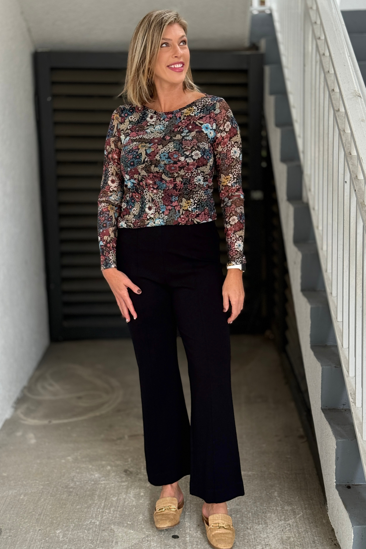 A La Carte black stretch pants with smooth pull-on waistband