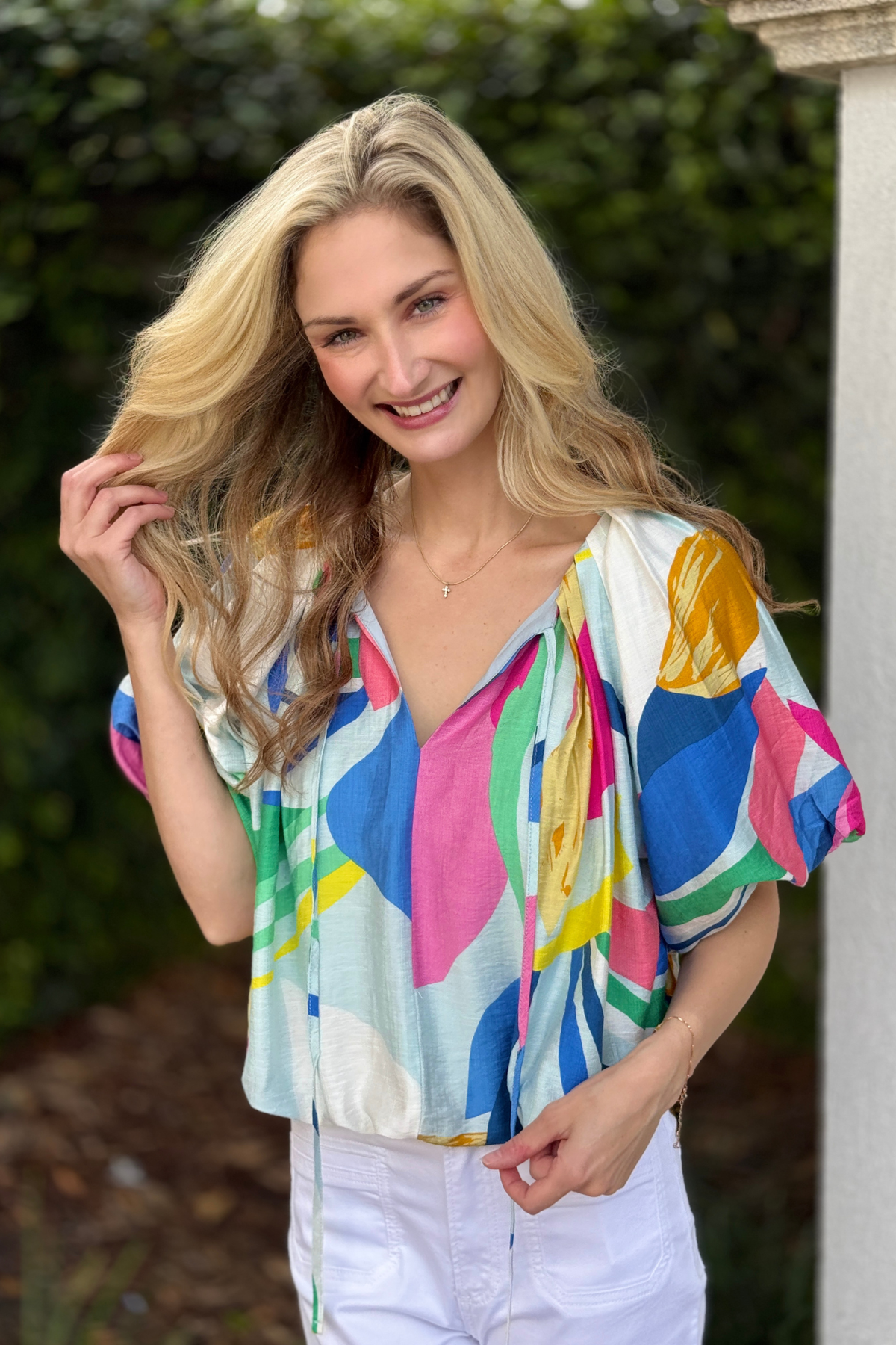 Colorful abstract print short sleeve balloon blouse