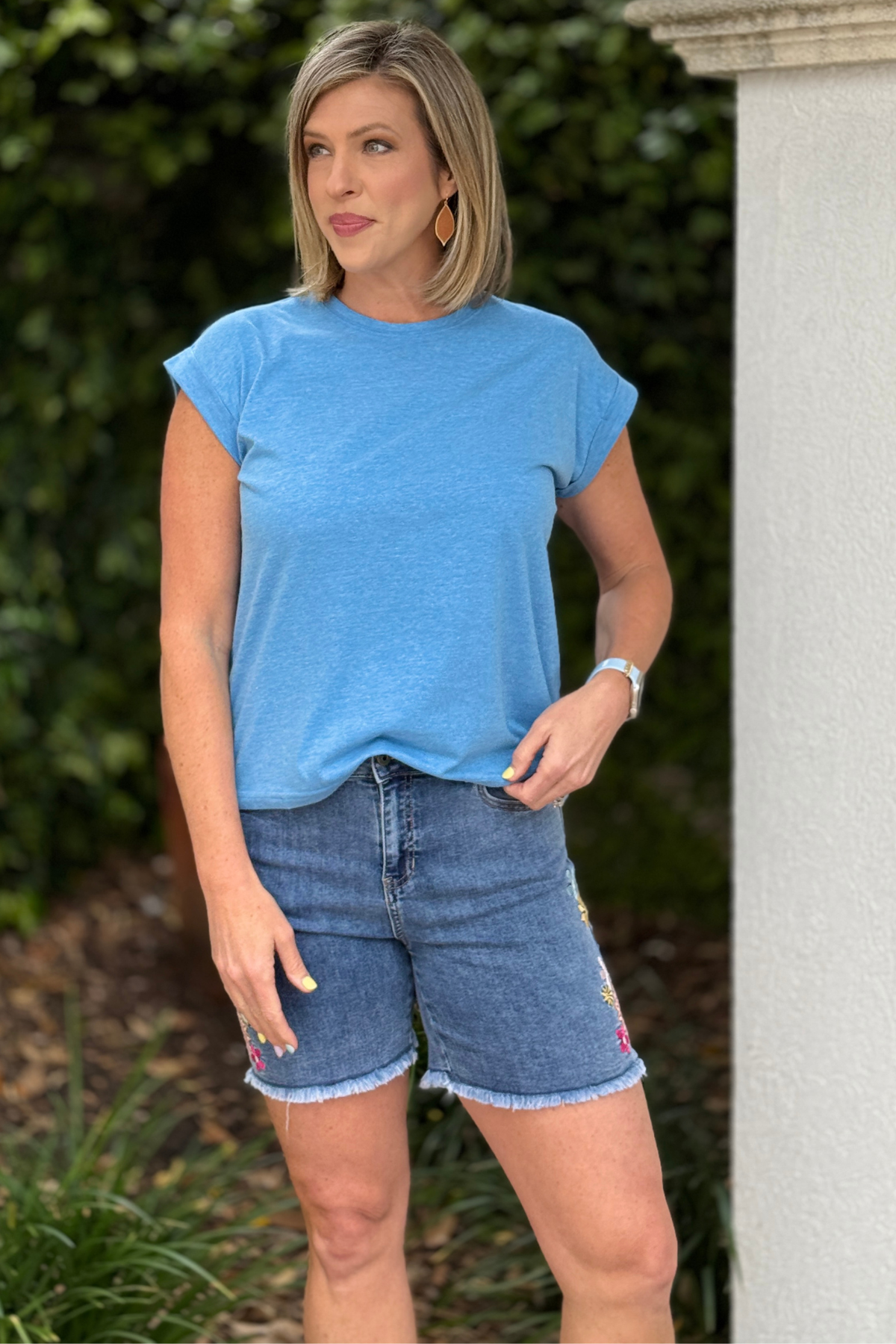 Lightweight white cotton t shirt styled with coral jeans