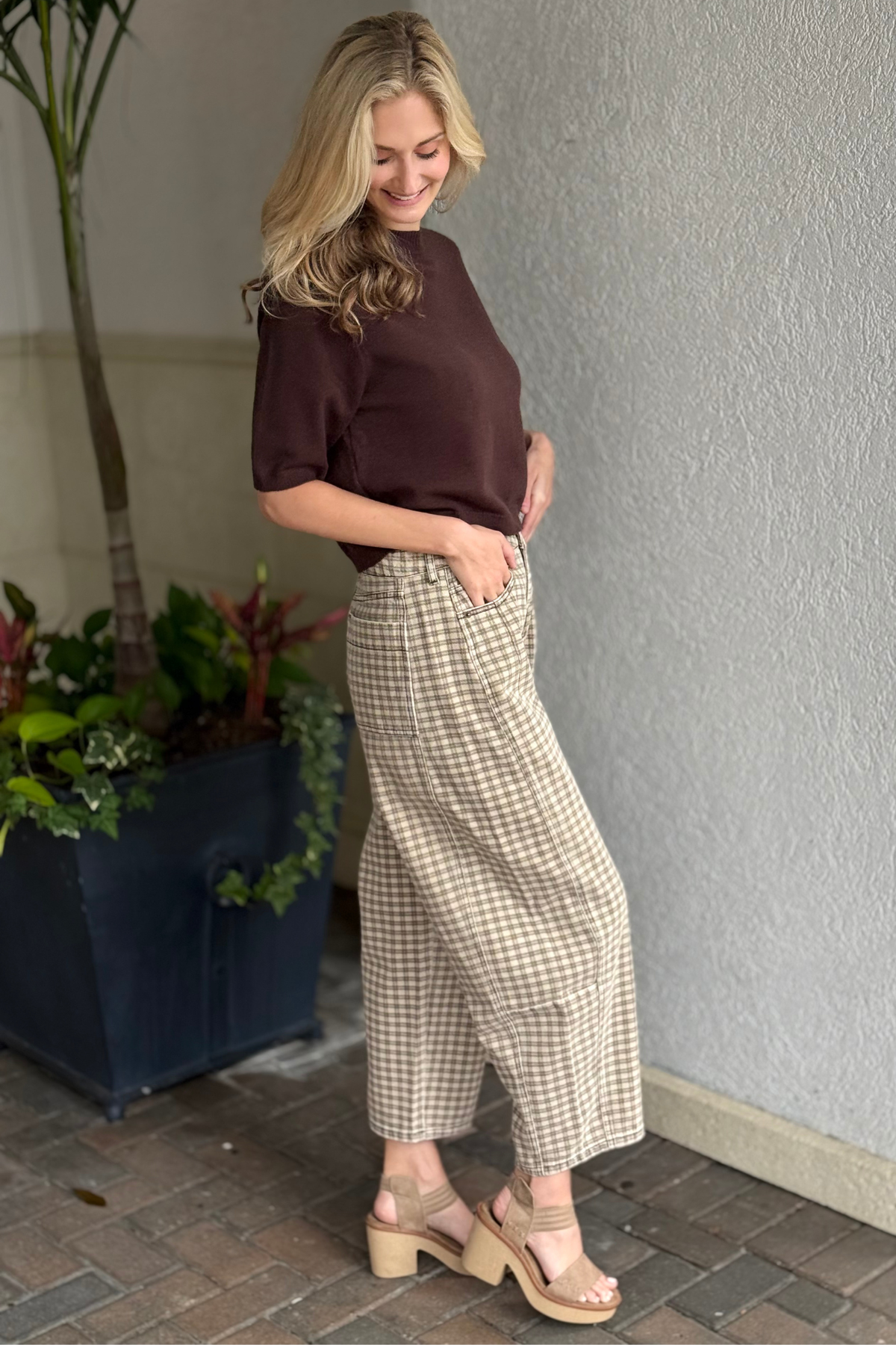 High rise tan checkered pants for fall casual style