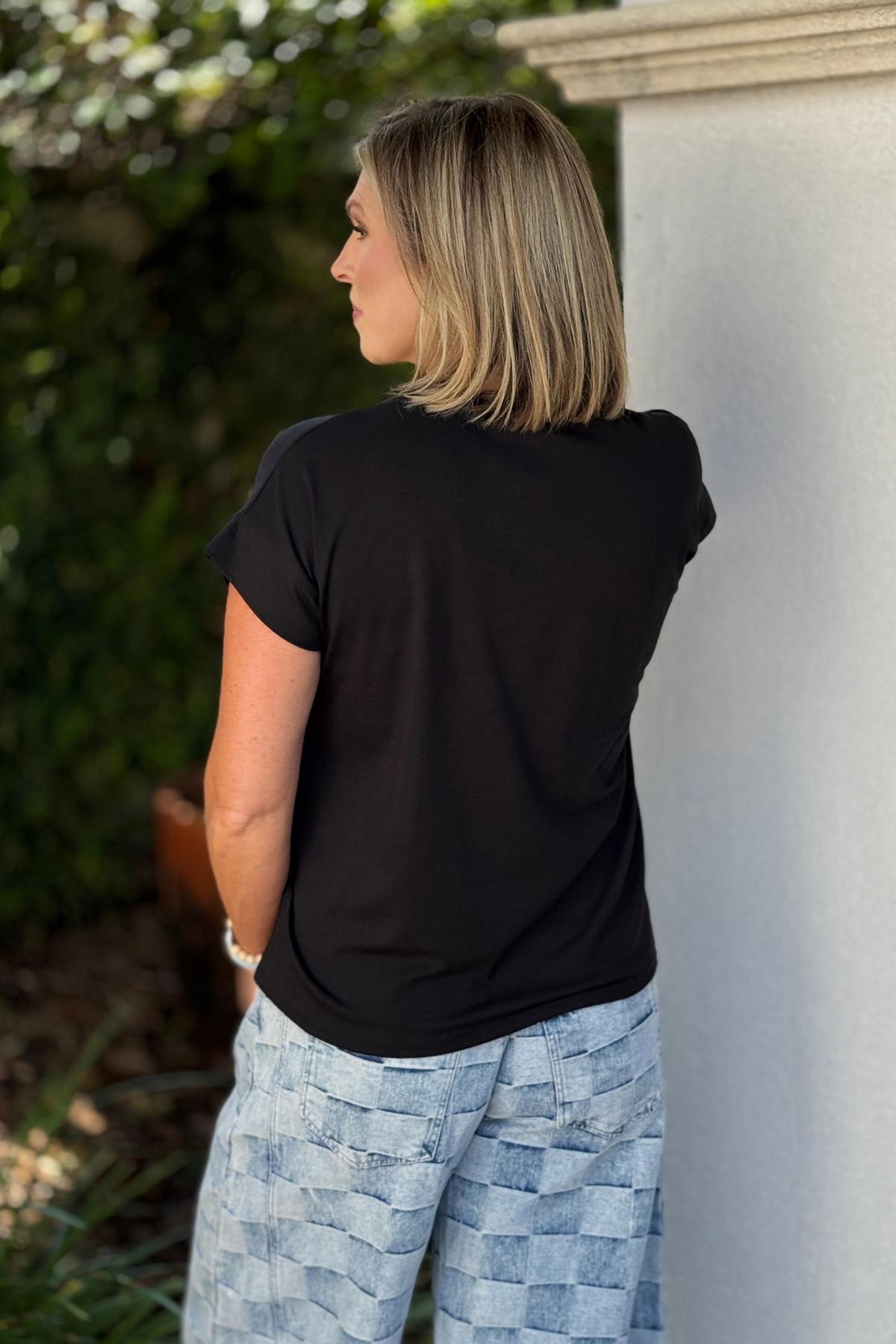 Essential black t-shirt with round neckline