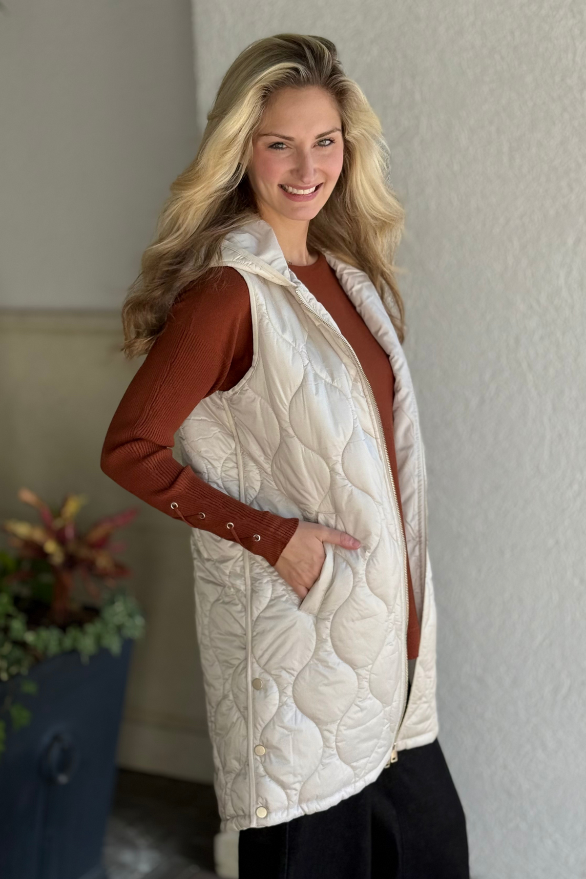 Chic, versatile, and effortlessly elegant—Charlie B’s Pearlized Hooded Long Vest in Champagne is your fall layering must-have.