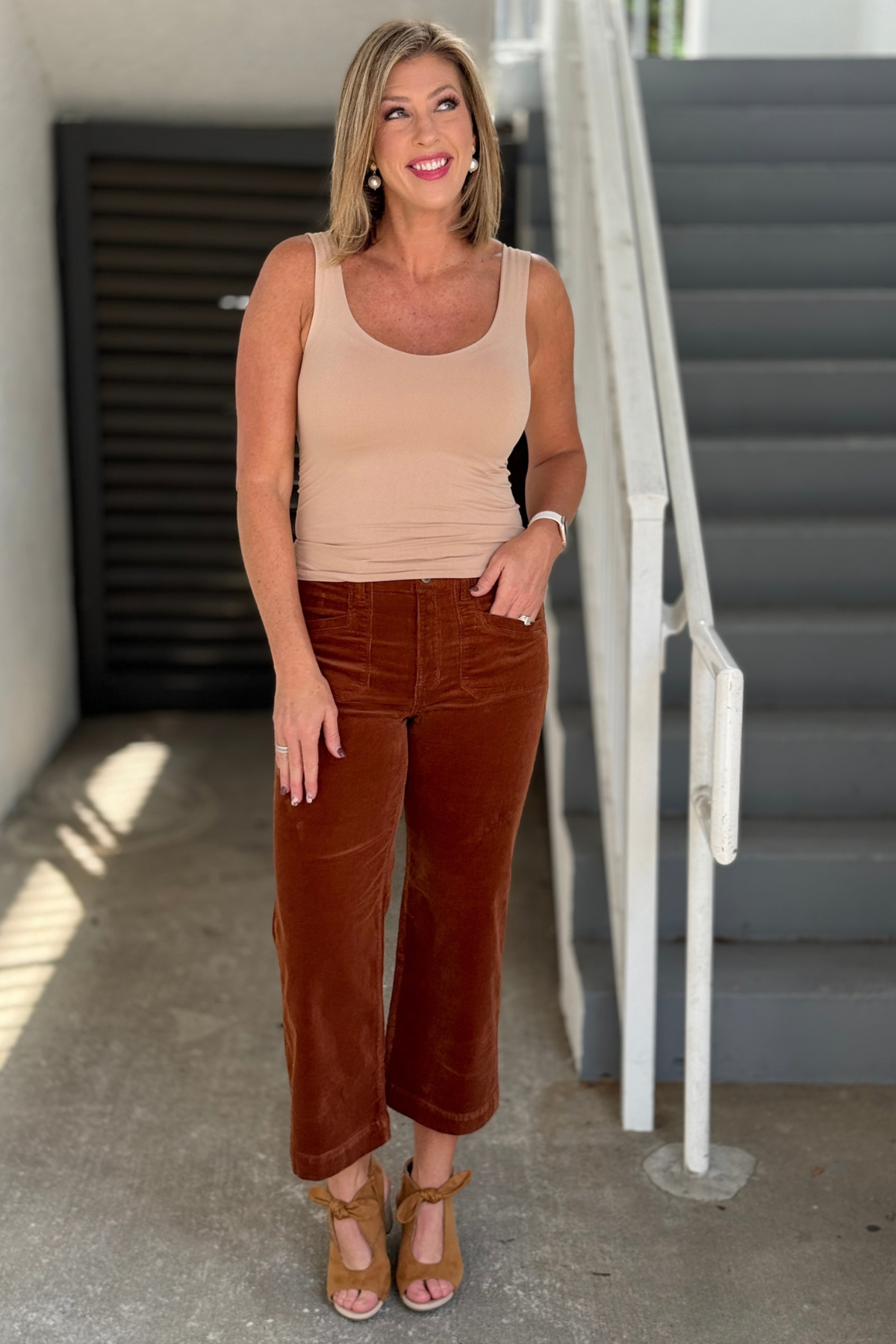 Women’s ginger stretch corduroy pants with patch pockets