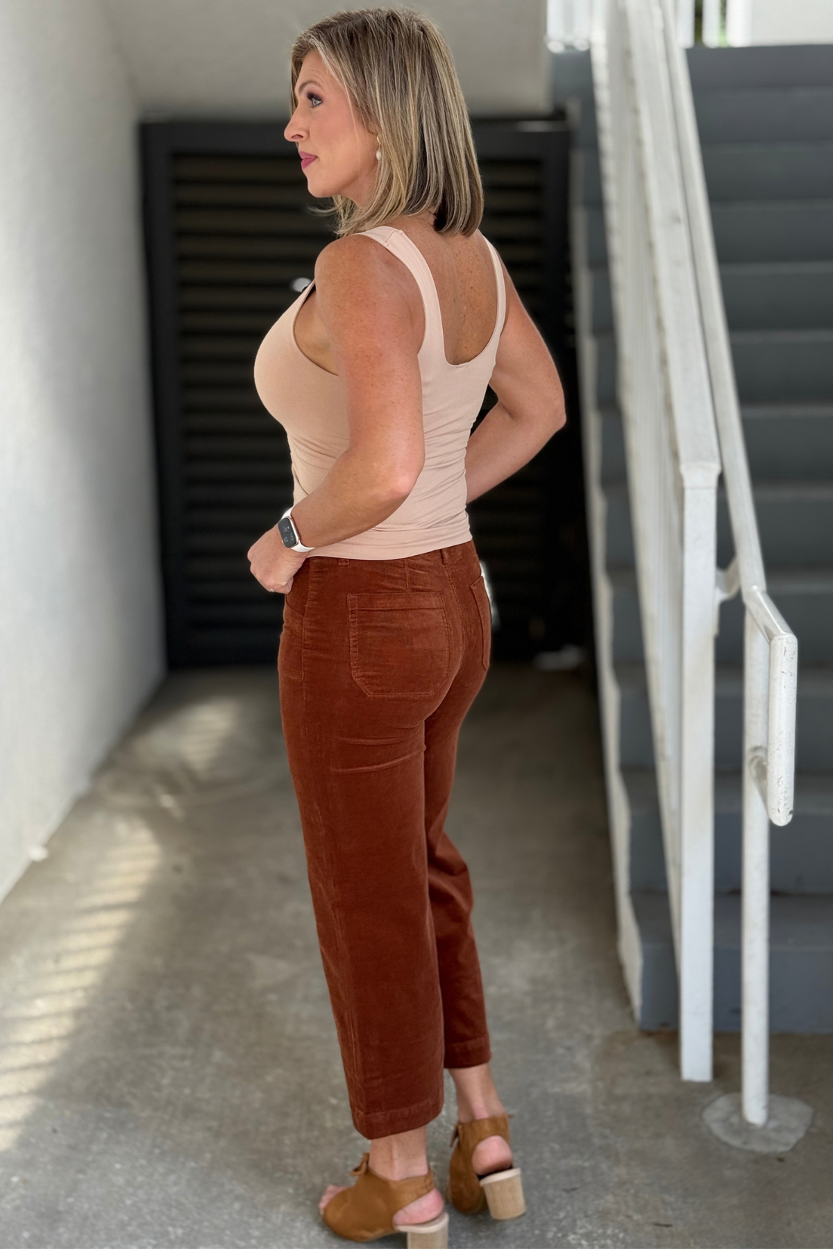 Ginger corduroy pants with regular rise and patch pockets