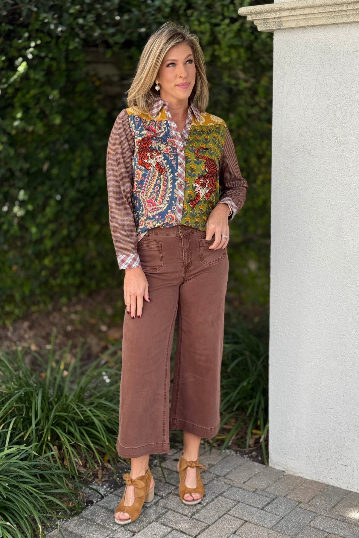 Charlie B Cropped Patch Pocket Twill Pants in Chocolate