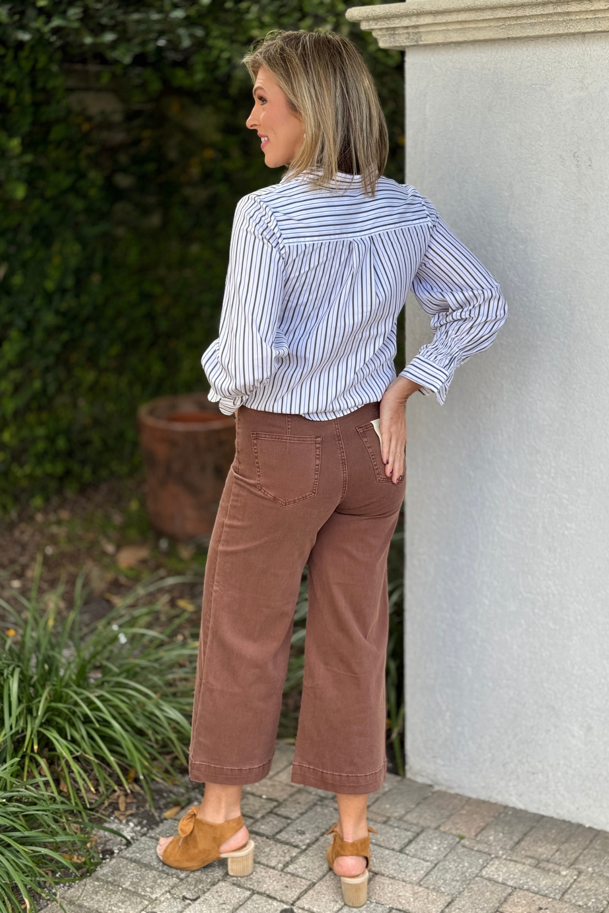 Women’s brown cropped relaxed leg pants for fall