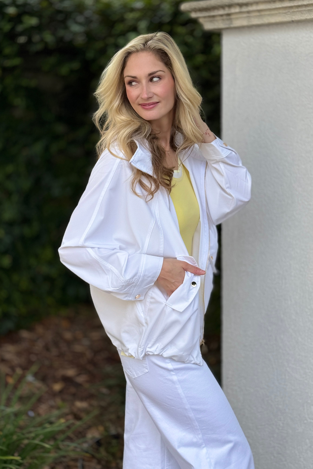 Women’s white zip up jacket with pockets