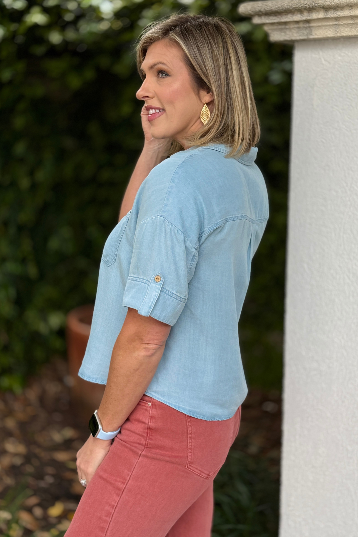 Women’s relaxed fit tencel blouse in light blue