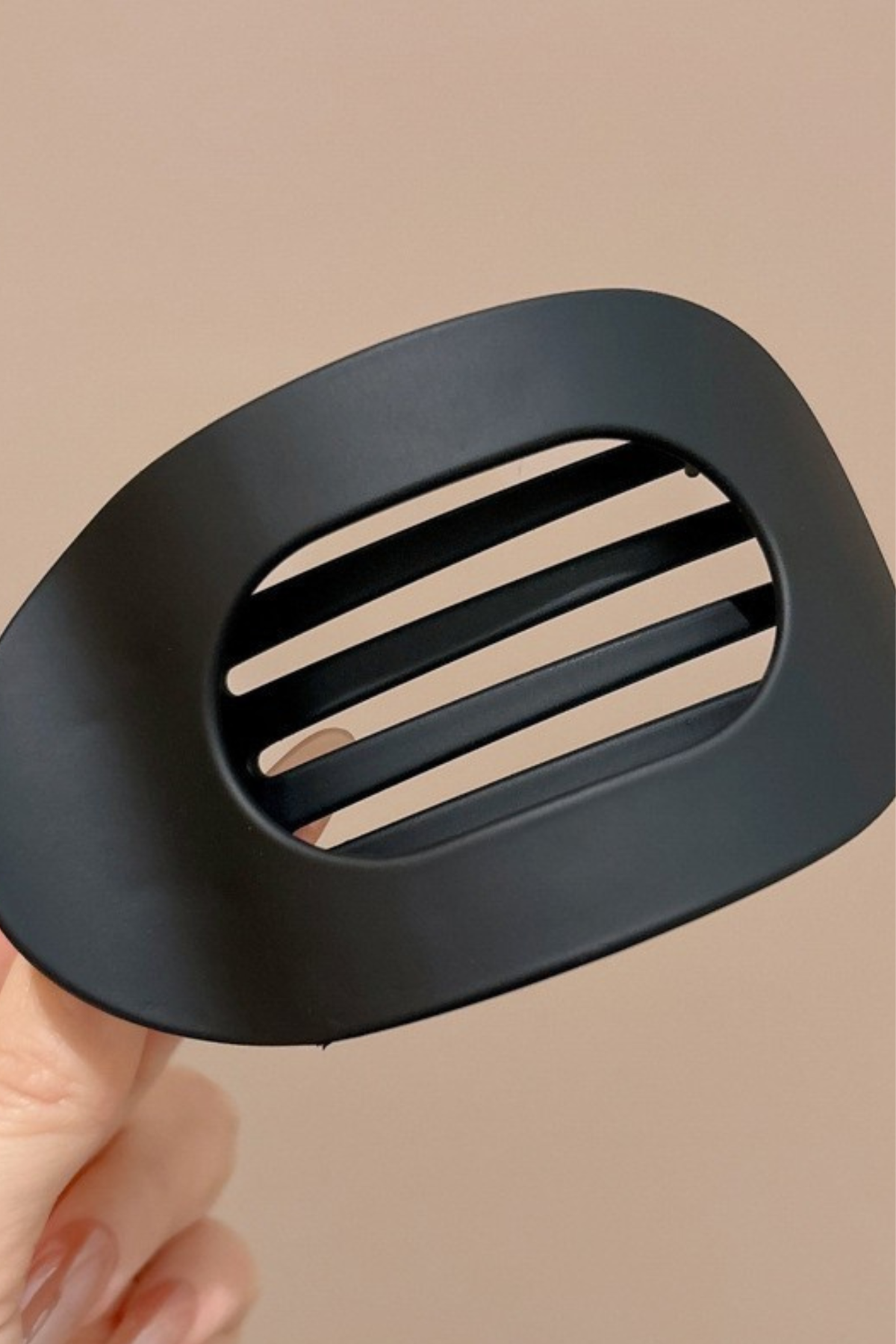 Jumbo Lay-Flat Oval Hair Claw Clip – Secure Comfort Styling