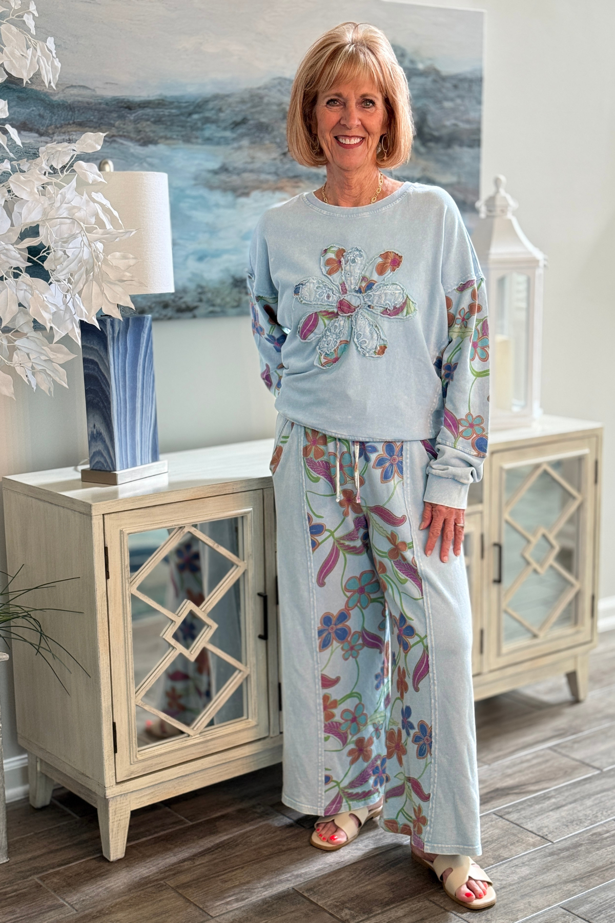 Women’s two piece floral matching set with sweatshirt and wide leg pants