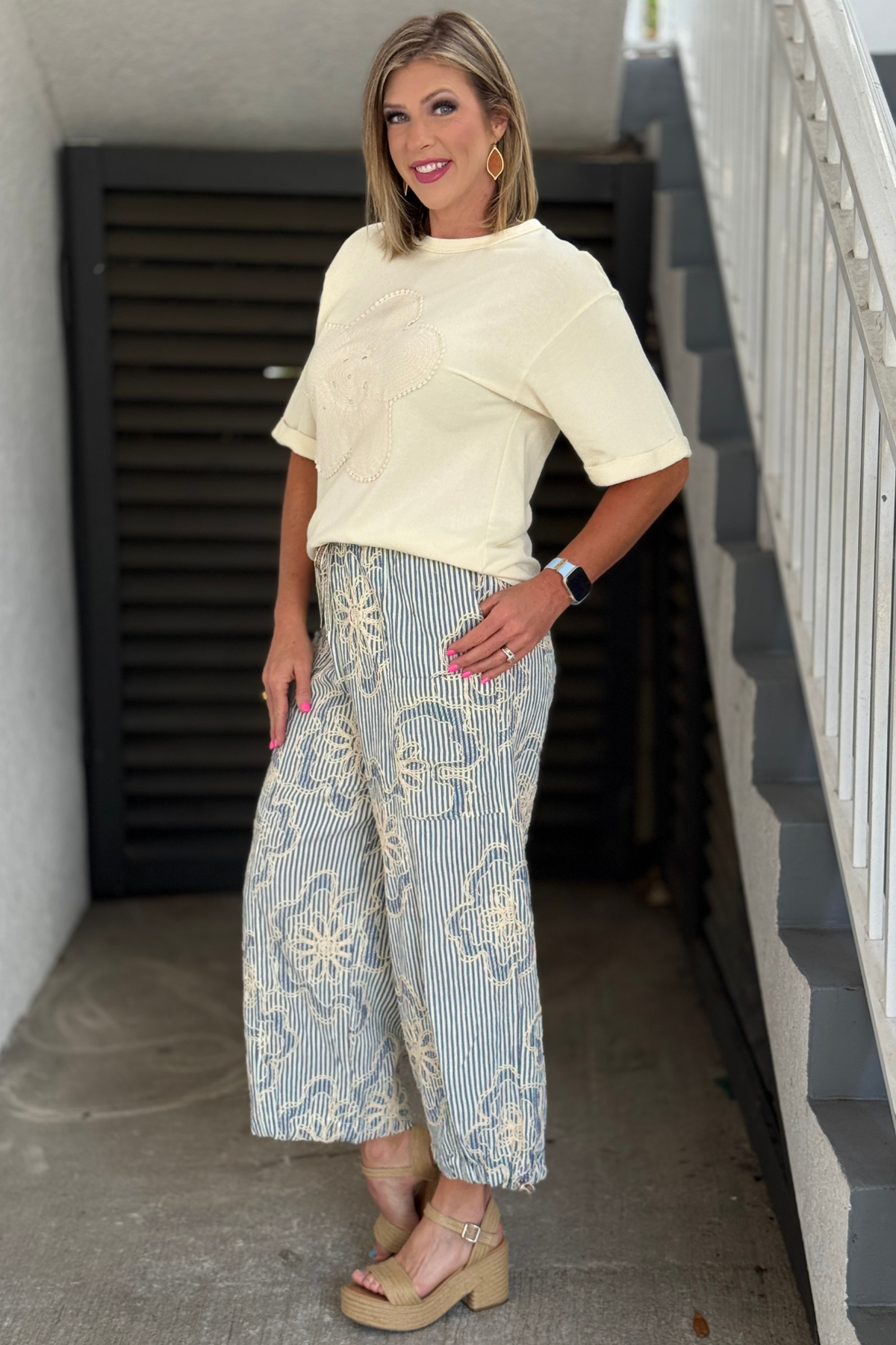 Wide leg cropped summer pants with elastic waistband and front pockets