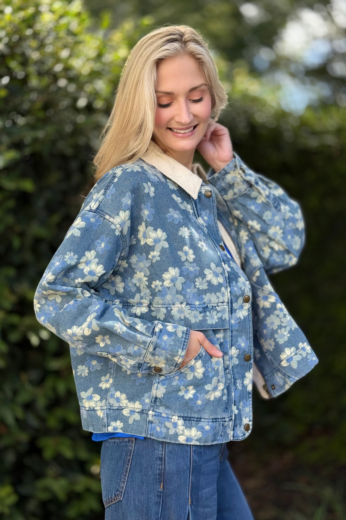 Women’s fall floral print denim jacket side view