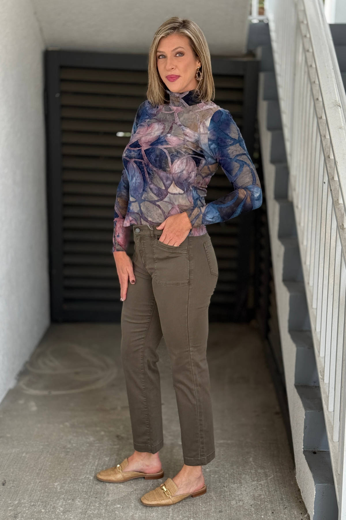 Women’s olive FDJ straight leg jeans with front pockets