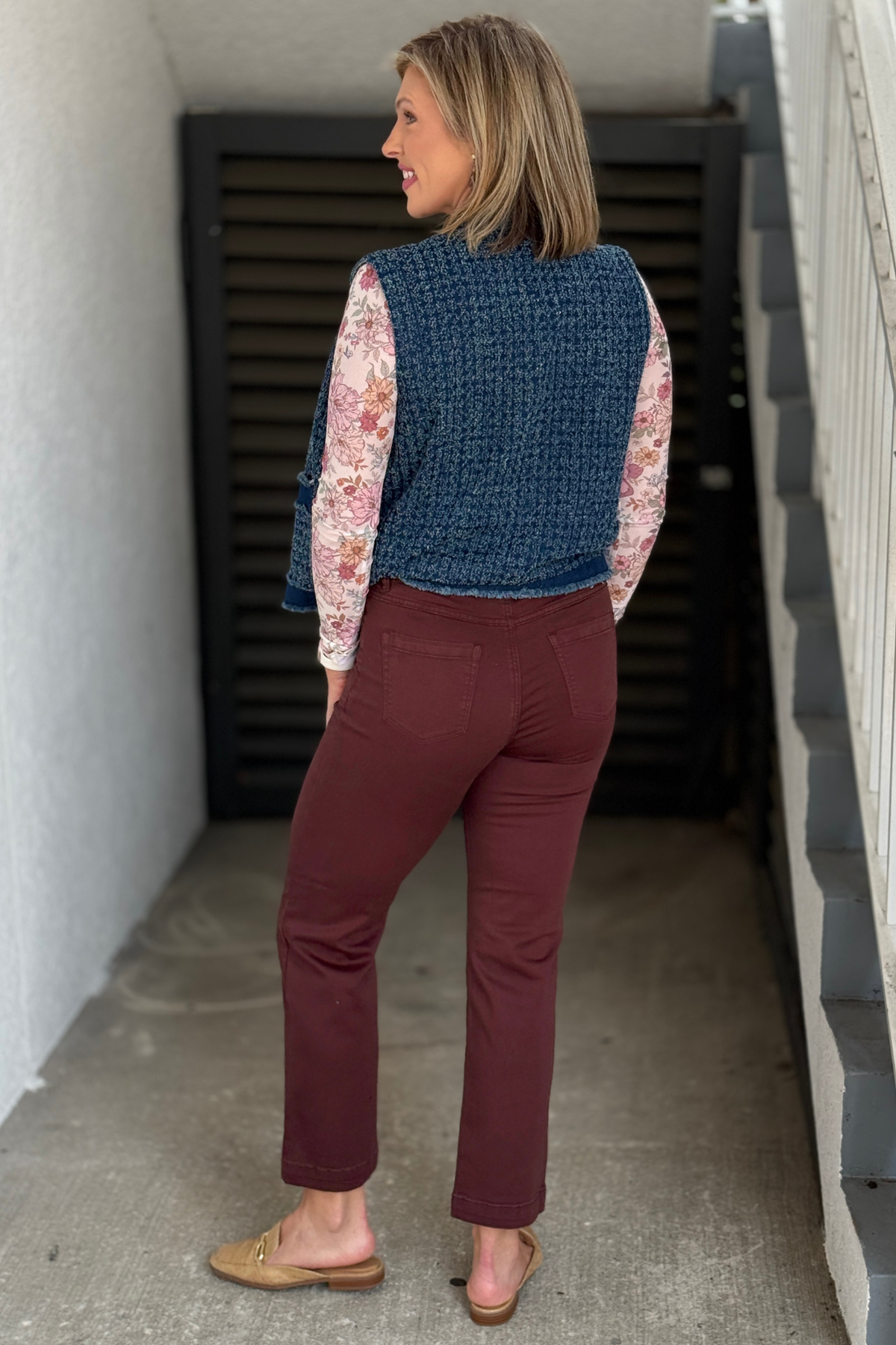 Fig colored straight leg jeans with front patch pockets