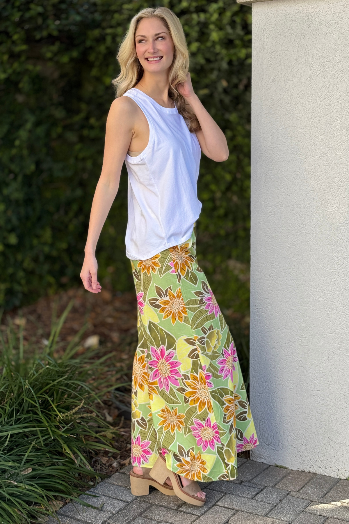 Elastic waistband floral palazzo pants flowy silhouette