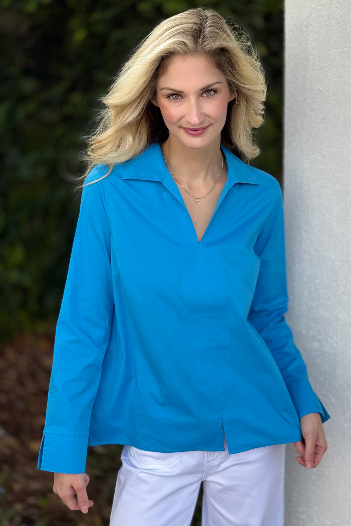 Foxcroft Agnes no iron stretch popover shirt in Malibu blue front view