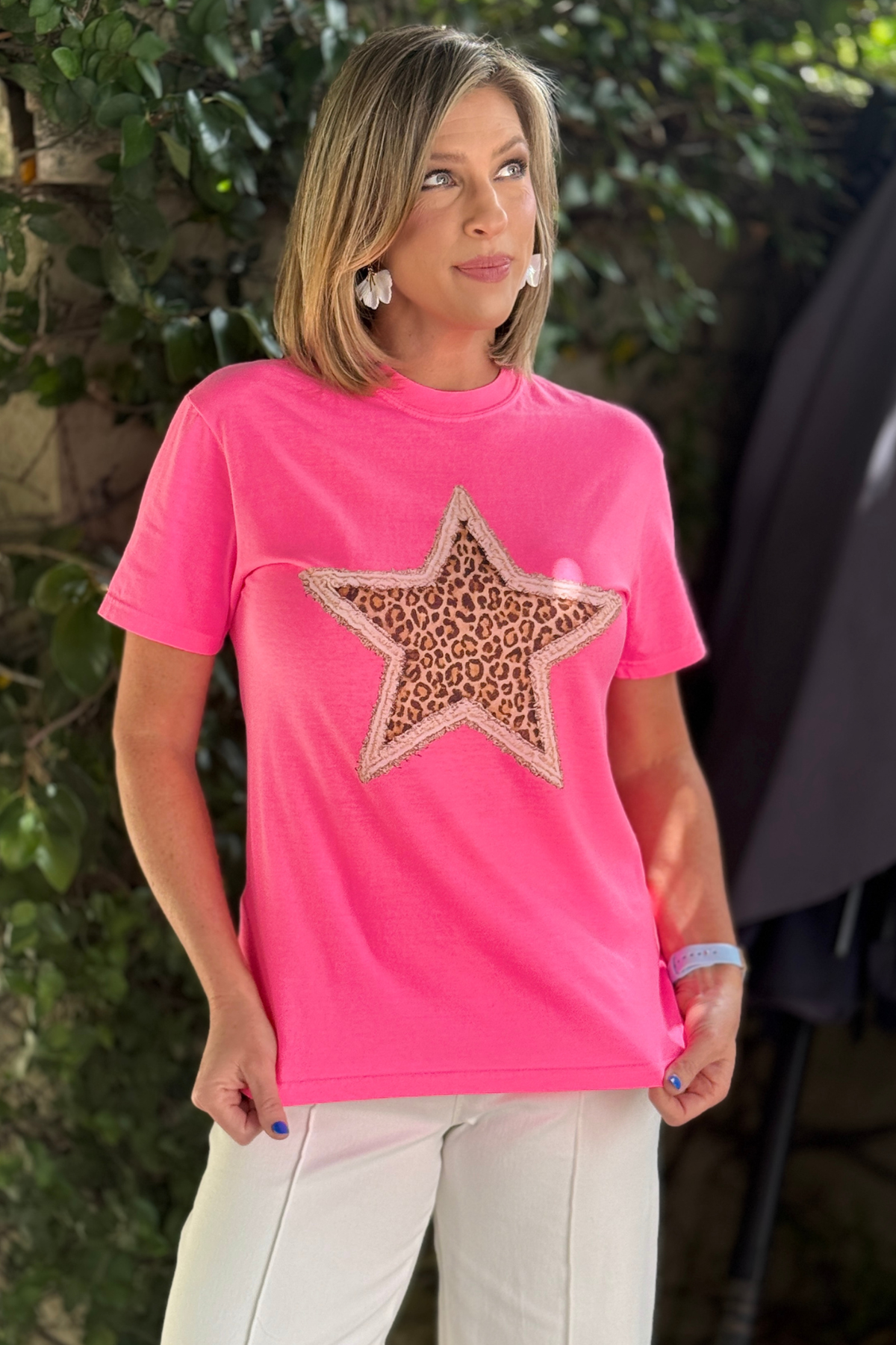 neon pink graphic tee with leopard star
comfort colors hot pink t shirt front view