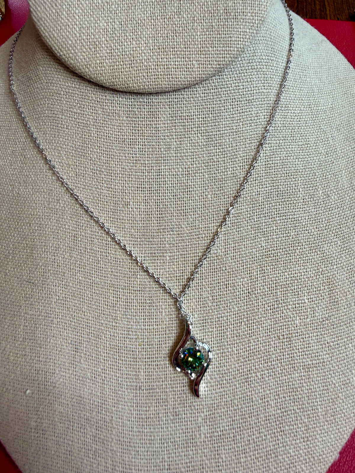 The Emerald Glow Moissanite Pendant Necklace