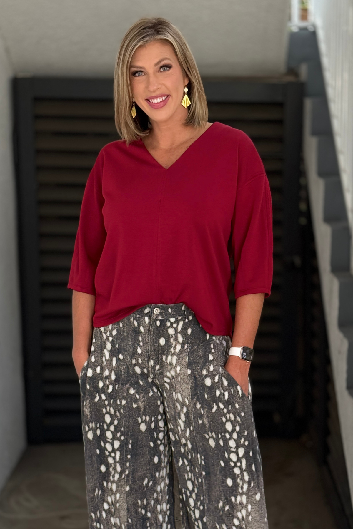 Women’s burgundy relaxed V-neck 3/4 sleeve top