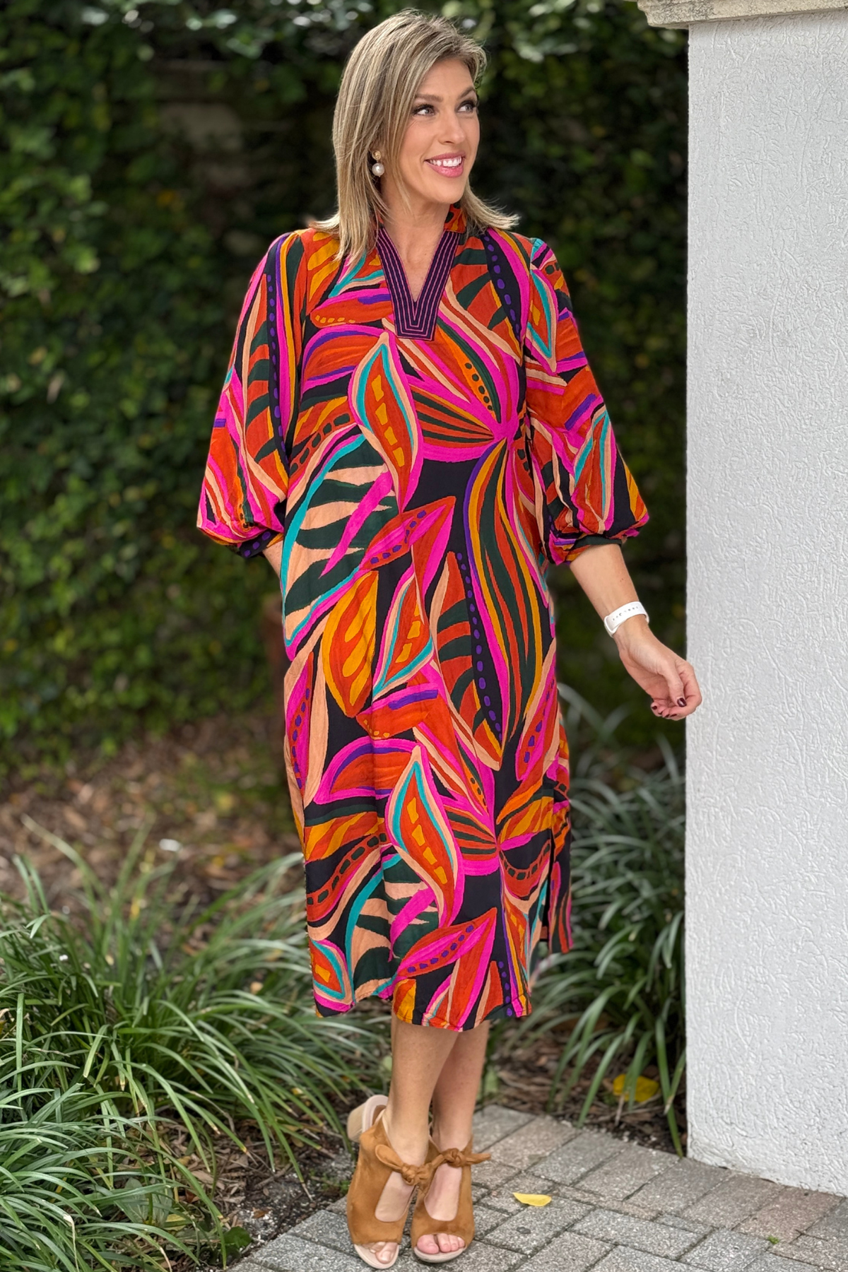 Relaxed fit abstract print midi dress with three quarter sleeves