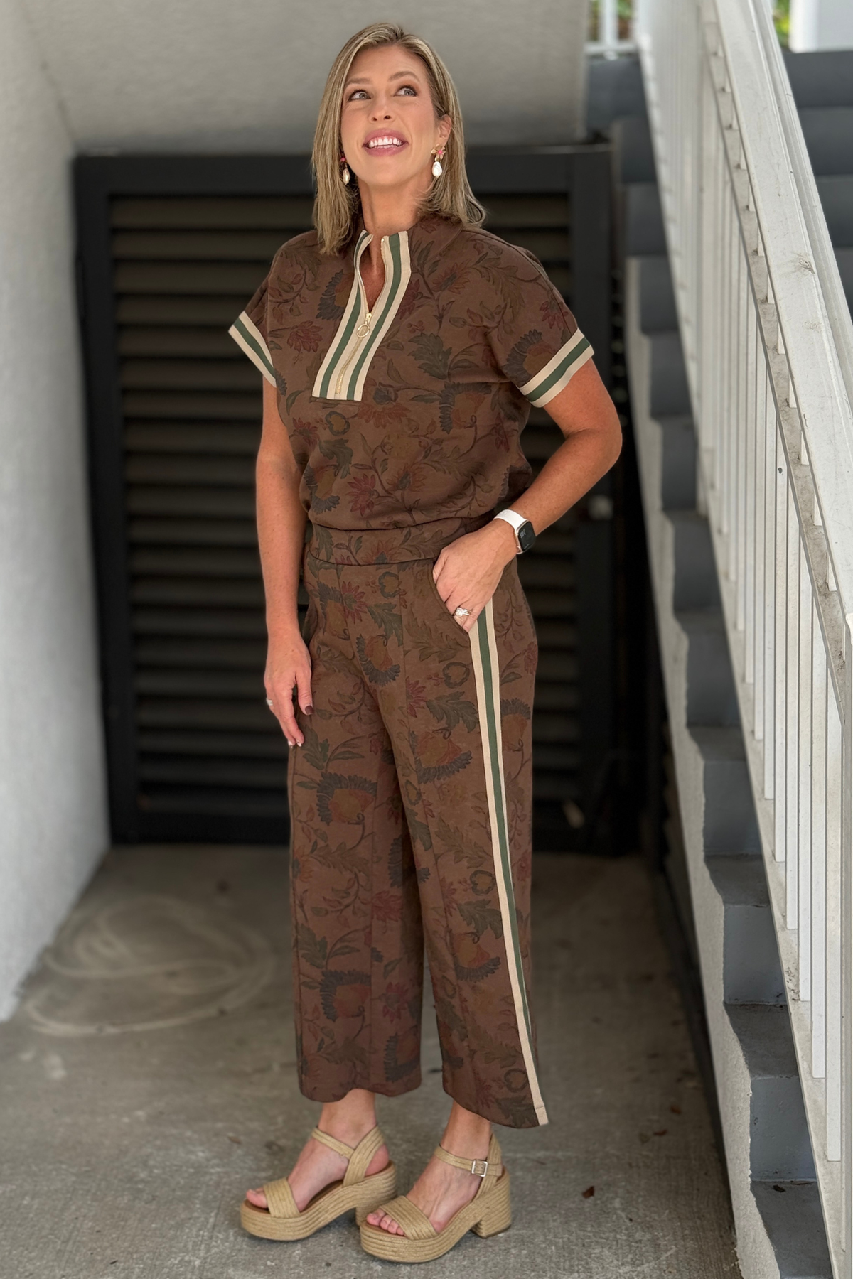 Brown boutique matching set with high waisted cropped pants