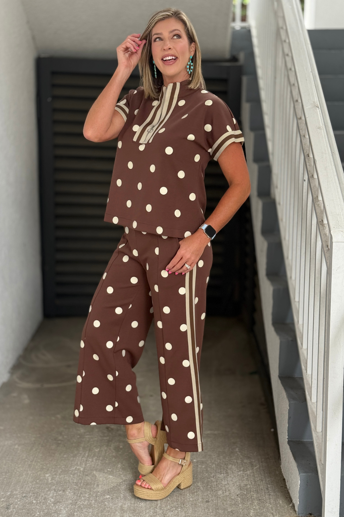 Casual polka dot travel outfit.