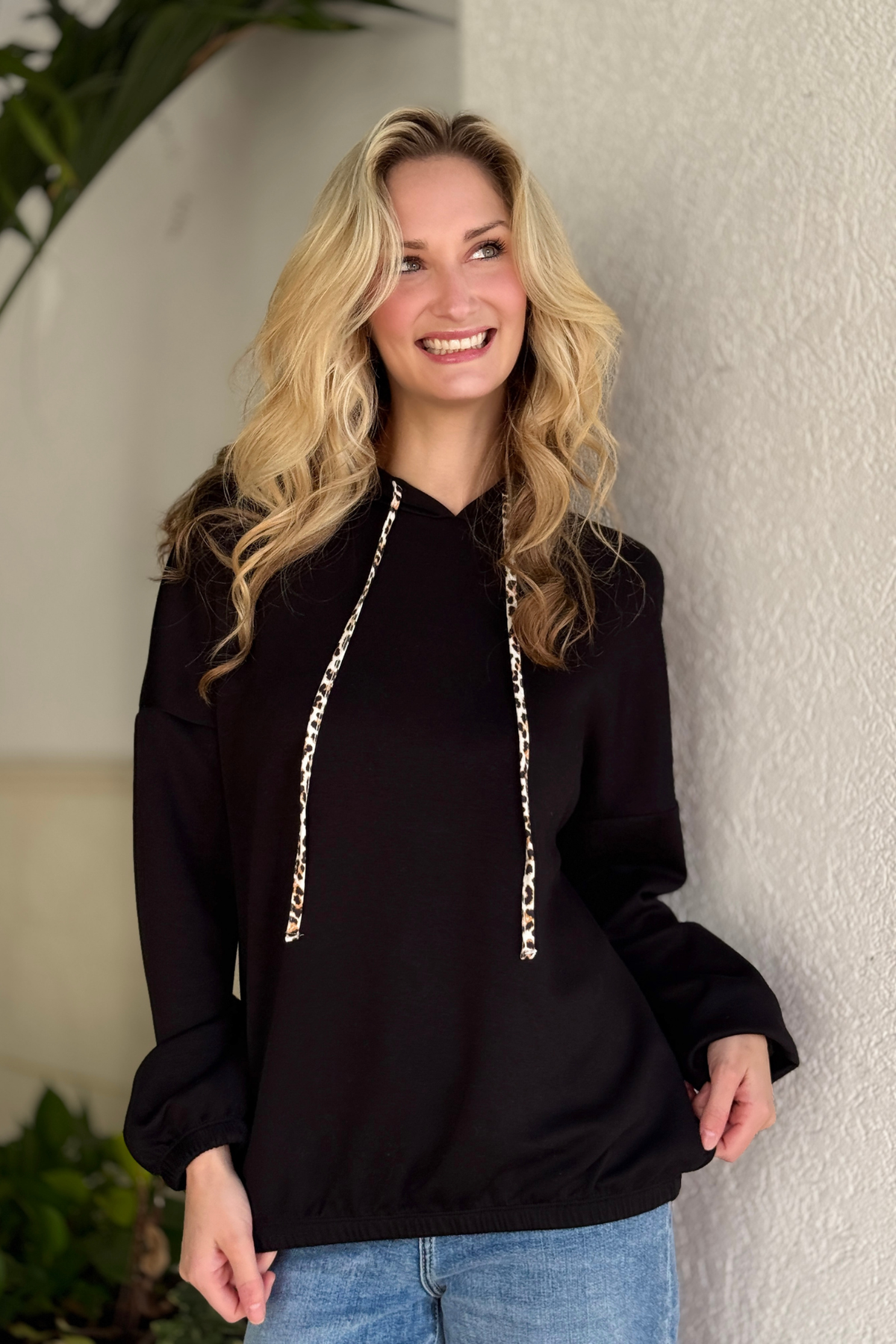 Relaxed fit black hoodie with leopard accents