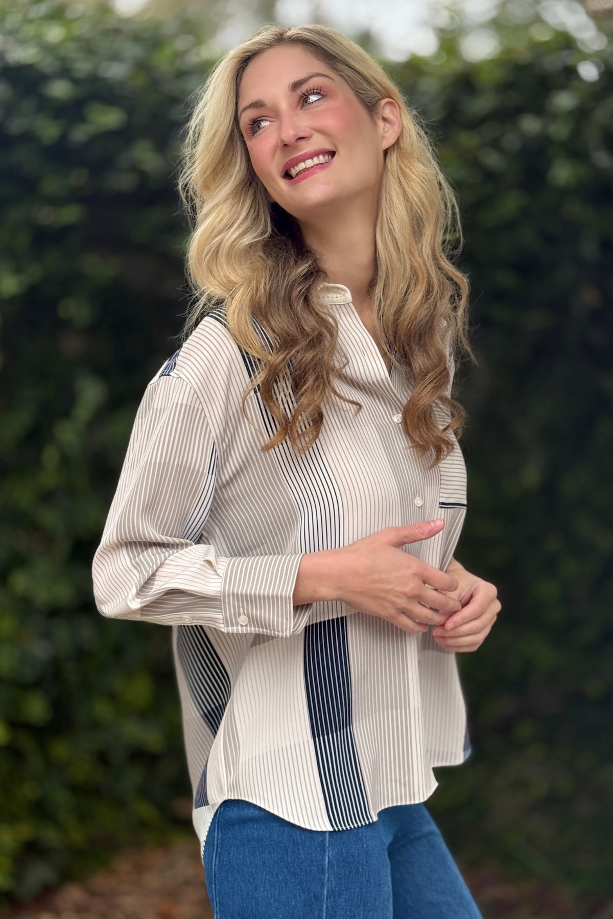 Lyssé Jessica blouse collar stitching detail