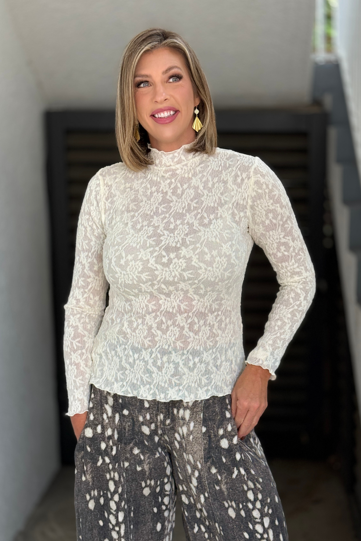 Women’s fitted ivory lace layering top
