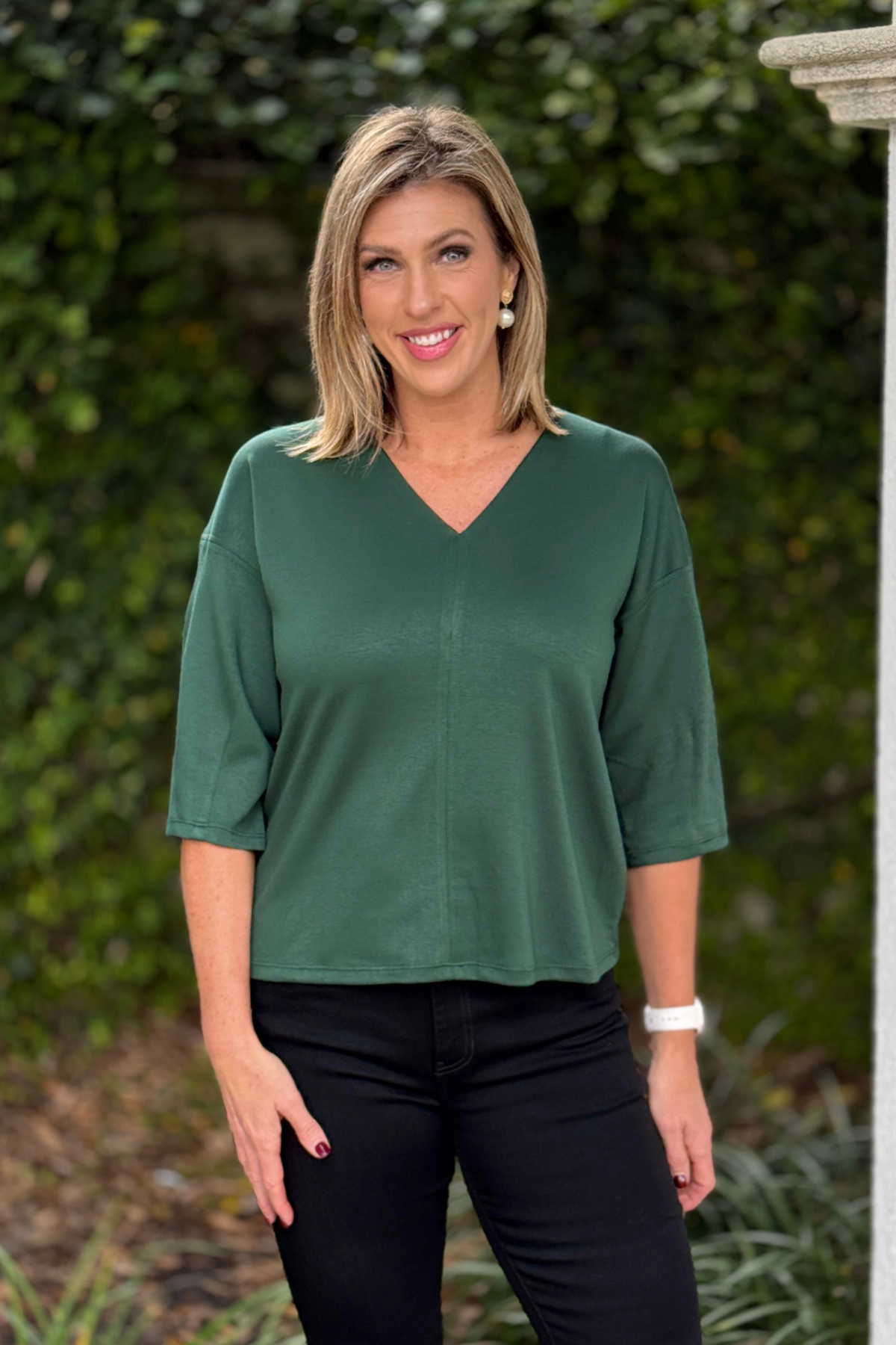 Hunter green 3/4 sleeve women’s top
Relaxed boxy green V-neck top for 