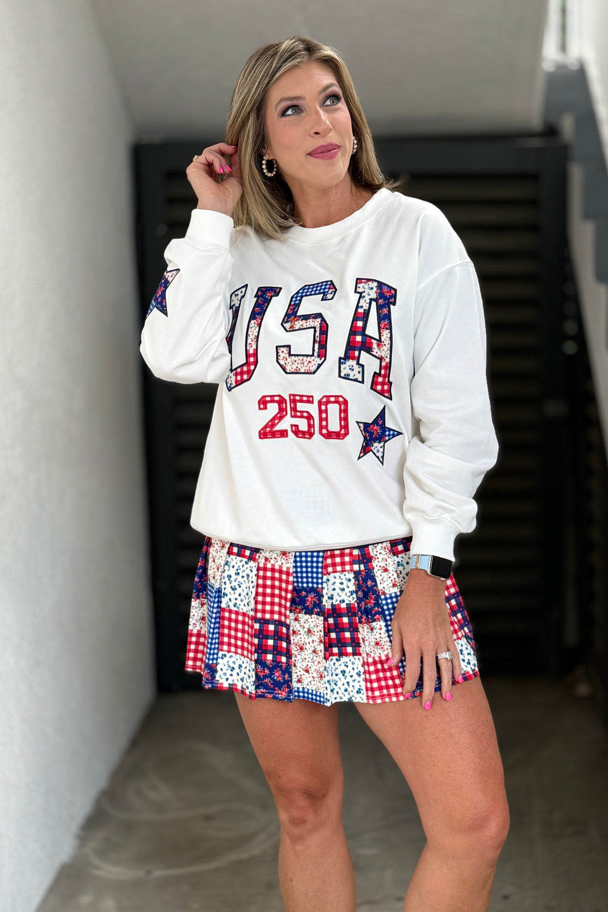 Relaxed fit patriotic pullover with floral details