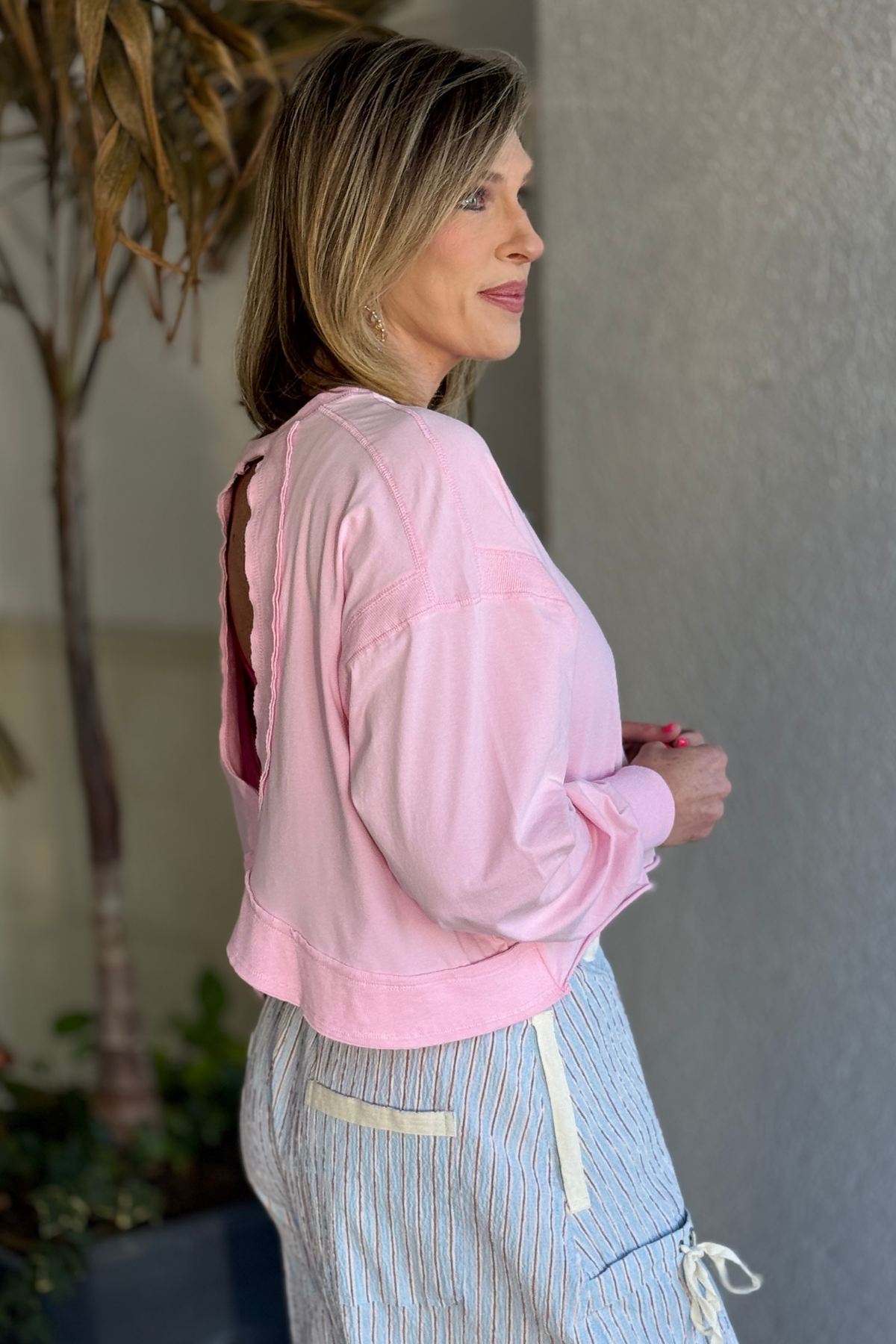 Mineral washed cropped pink sweatshirt styled outfit