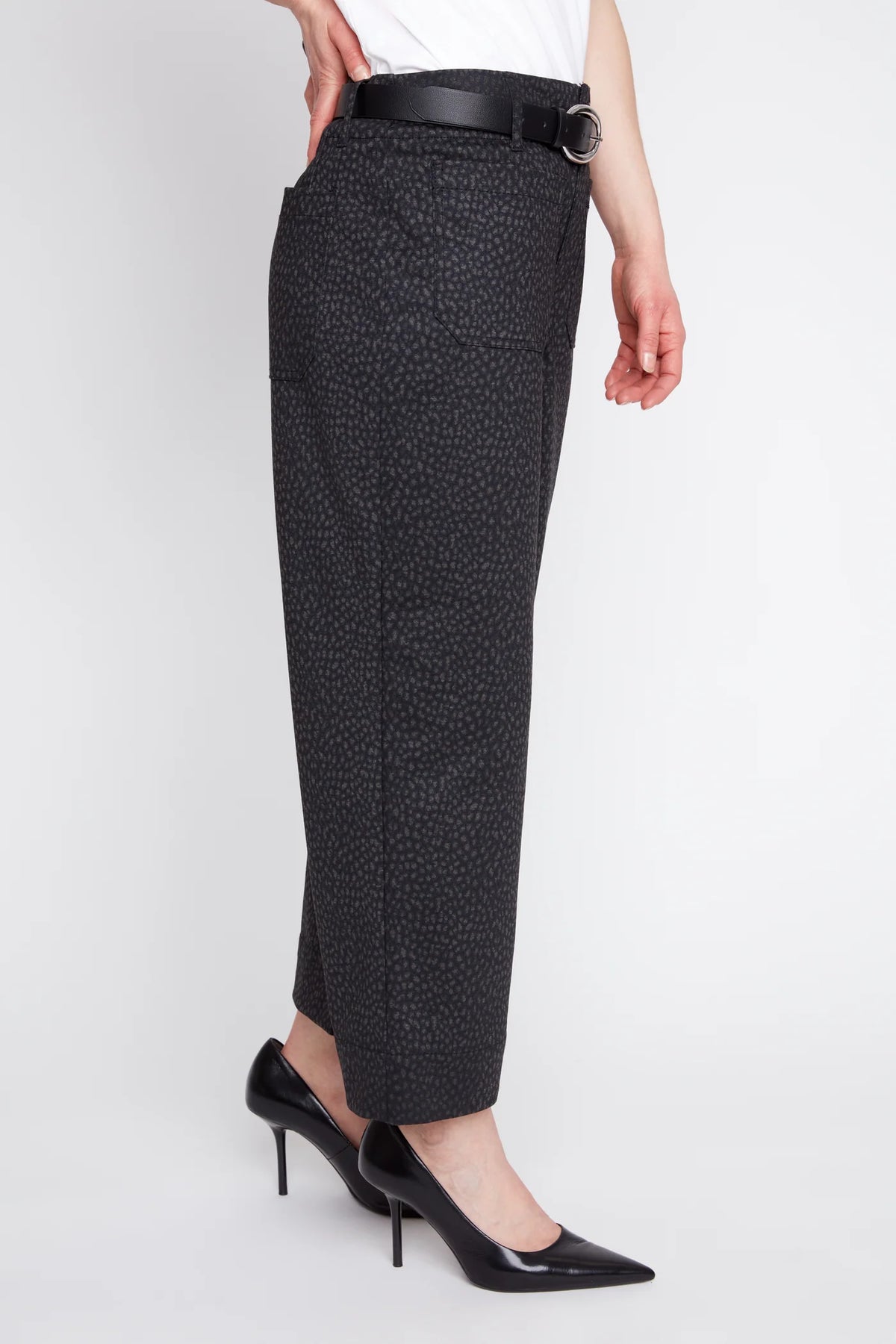 Women’s tonal animal print cropped pants with patch pockets