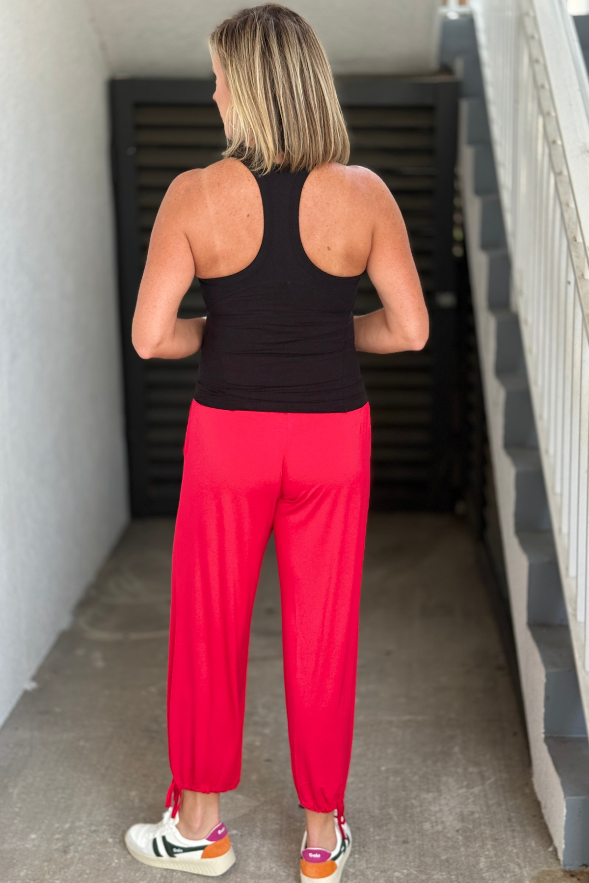 Women’s black slim fit active tank with four-way stretch