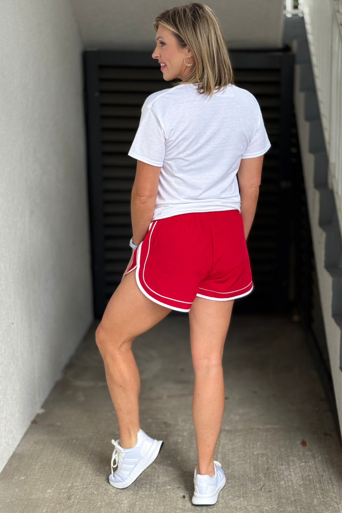Casual sporty red shorts for summer outfits