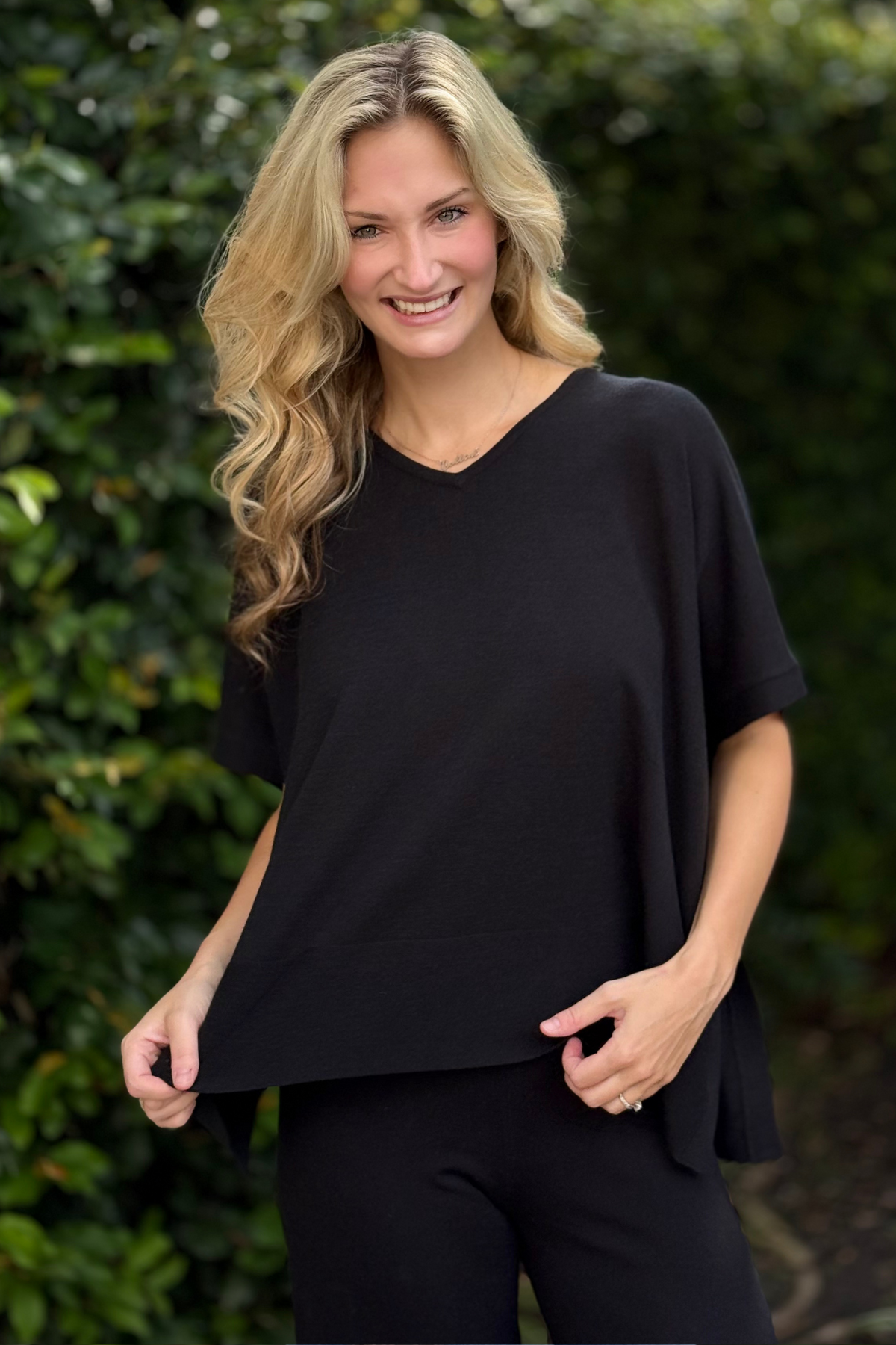 Renuar Knit V-Neck Poncho Top in Black