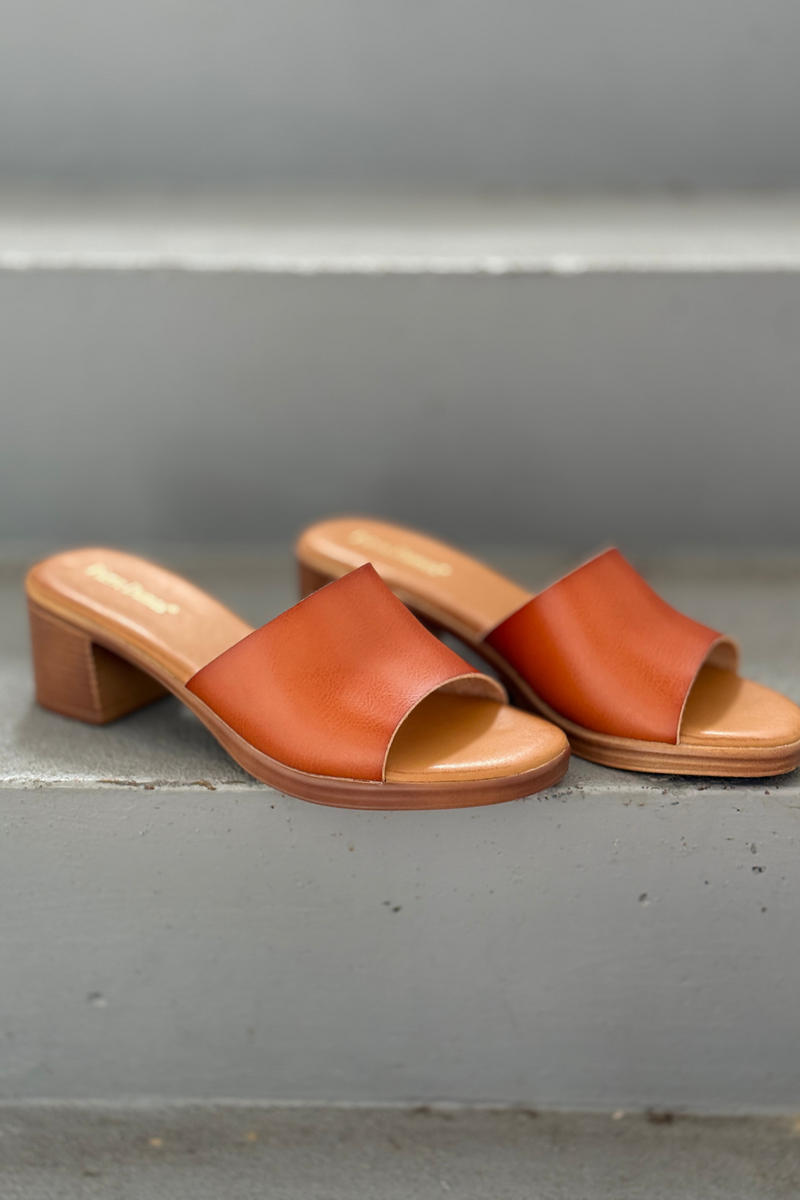 Lightweight women's block heel sandals