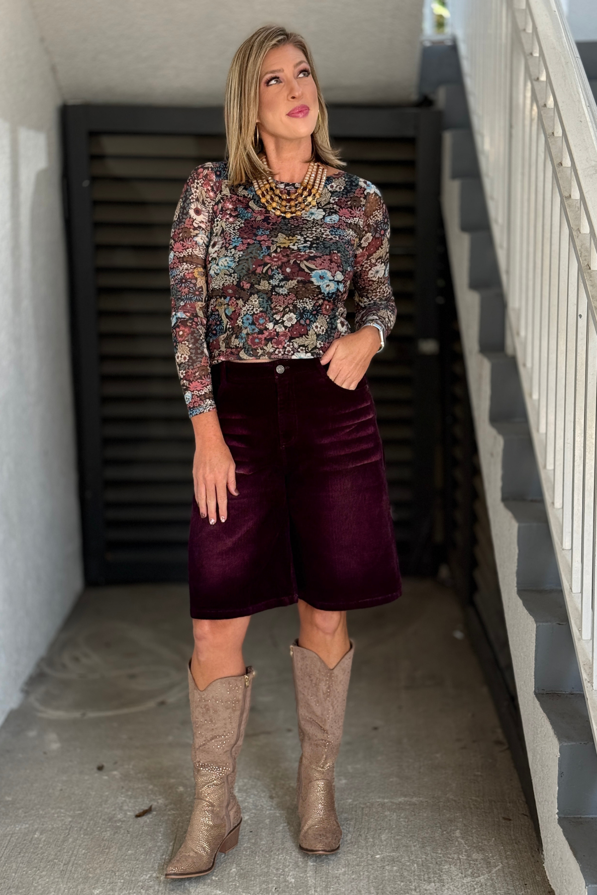 Women's burgundy corduroy Bermuda shorts with wide leg