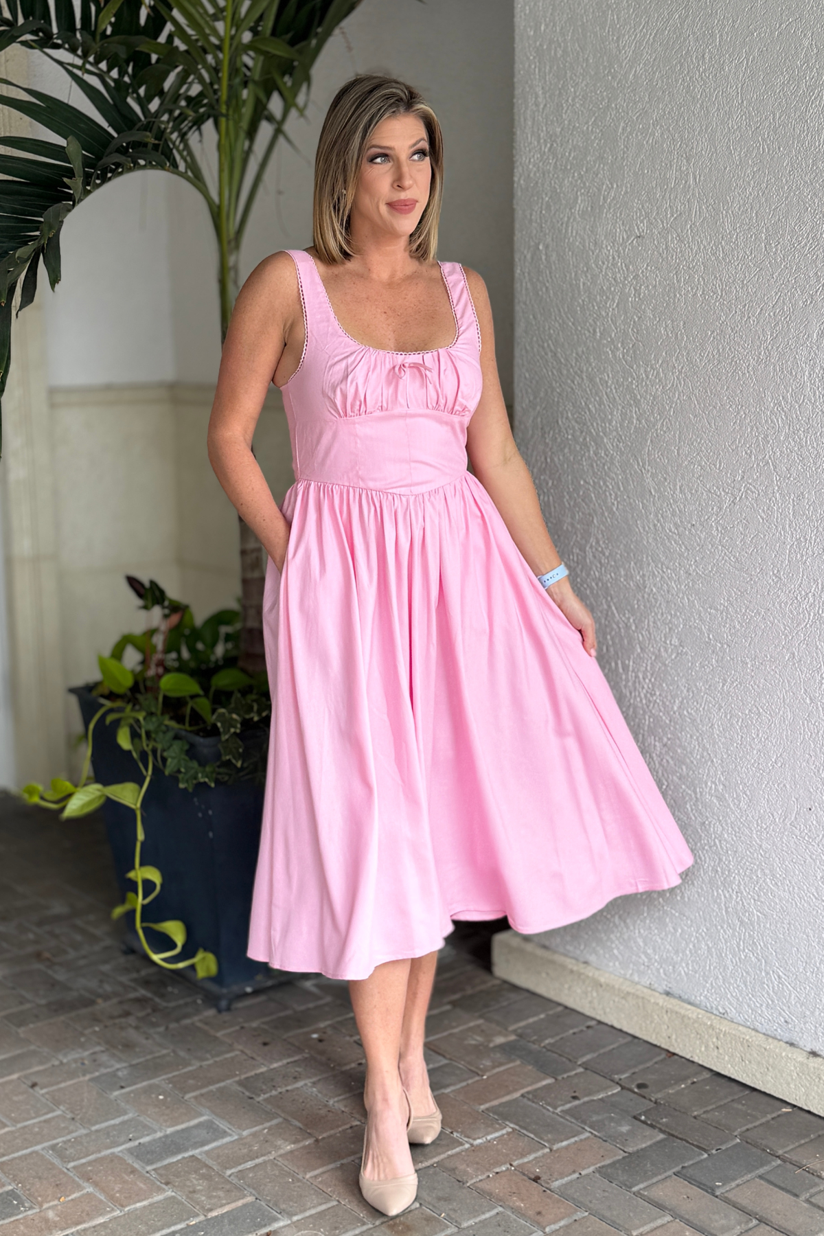 Sleeveless princess waist midi dress