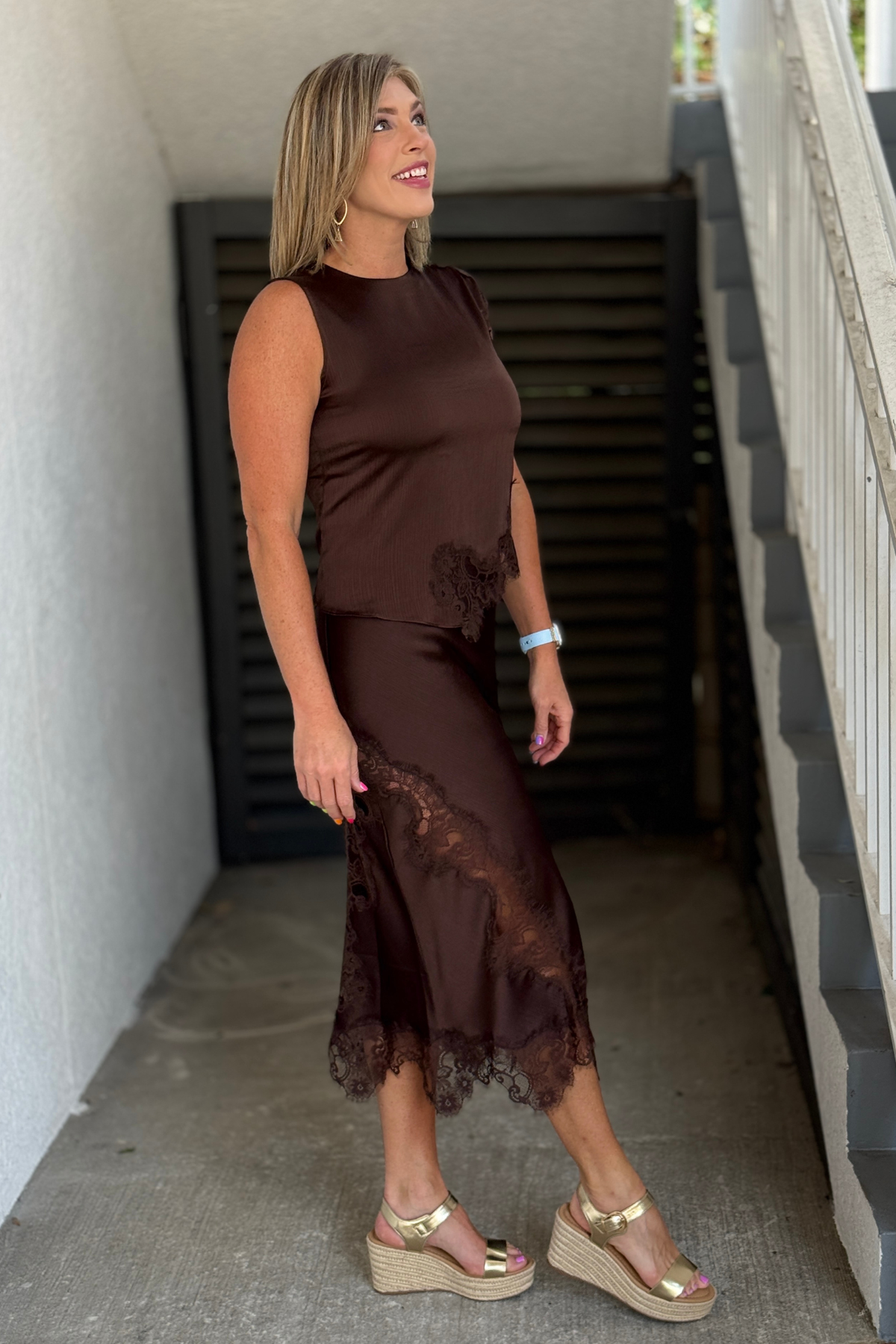 Brown midi skirt with lace trim