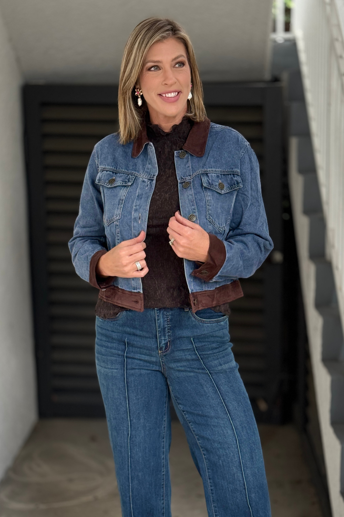 Women’s medium wash denim jacket with brown faux suede collar