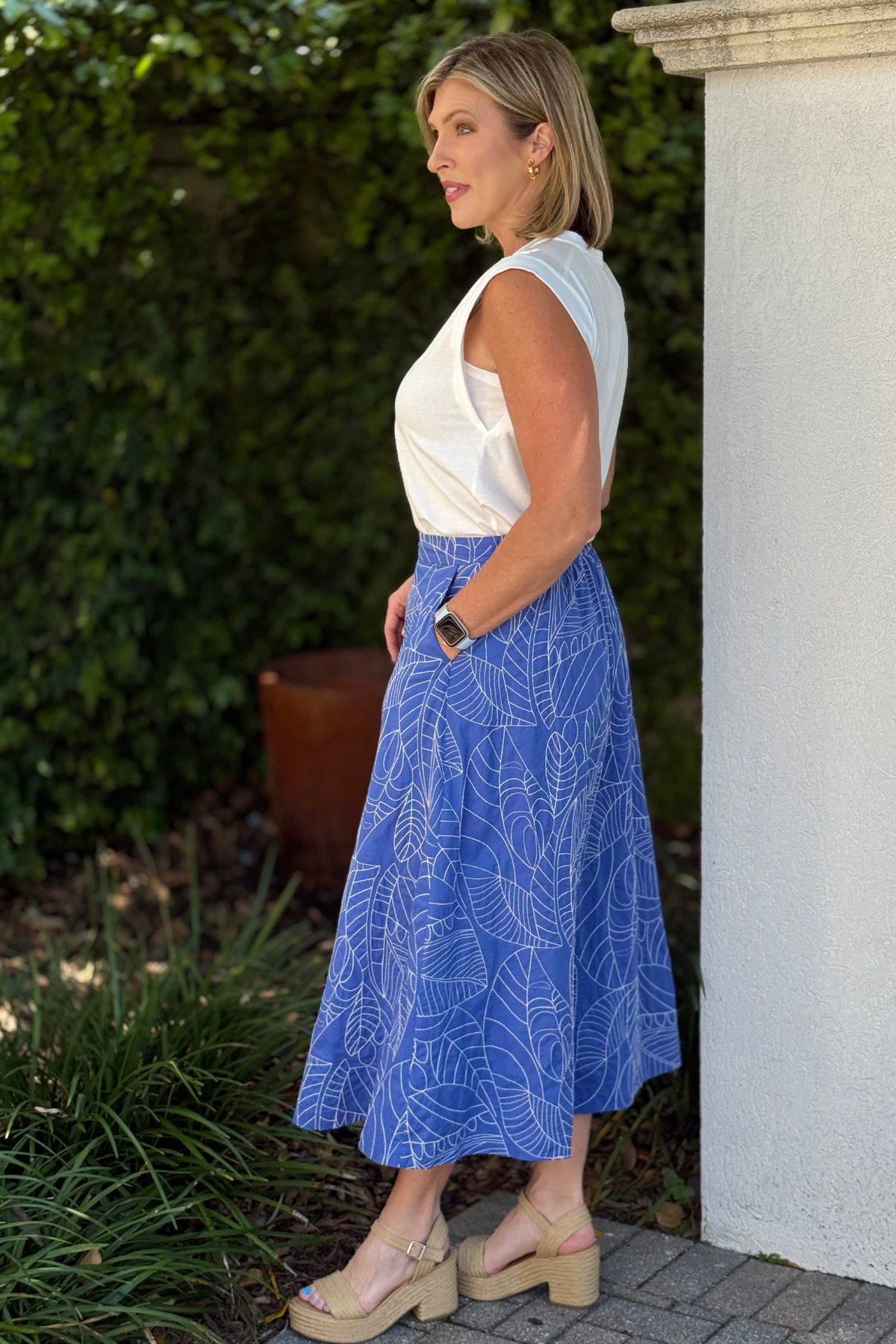blue coastal style skirt outfit