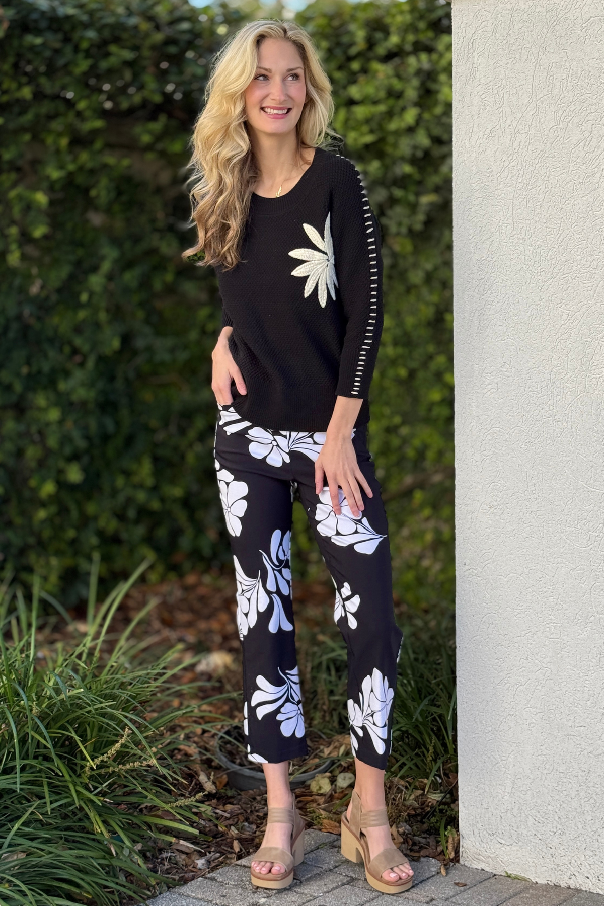 Boutique black and white printed capri pants outdoor styled outfit