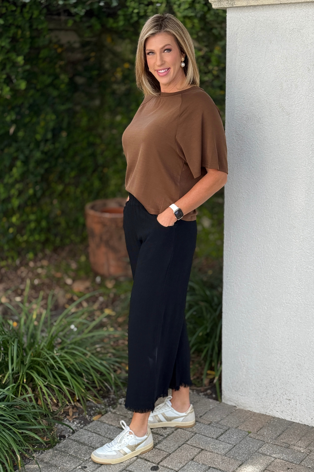 Women's black linen blend pants with side pockets