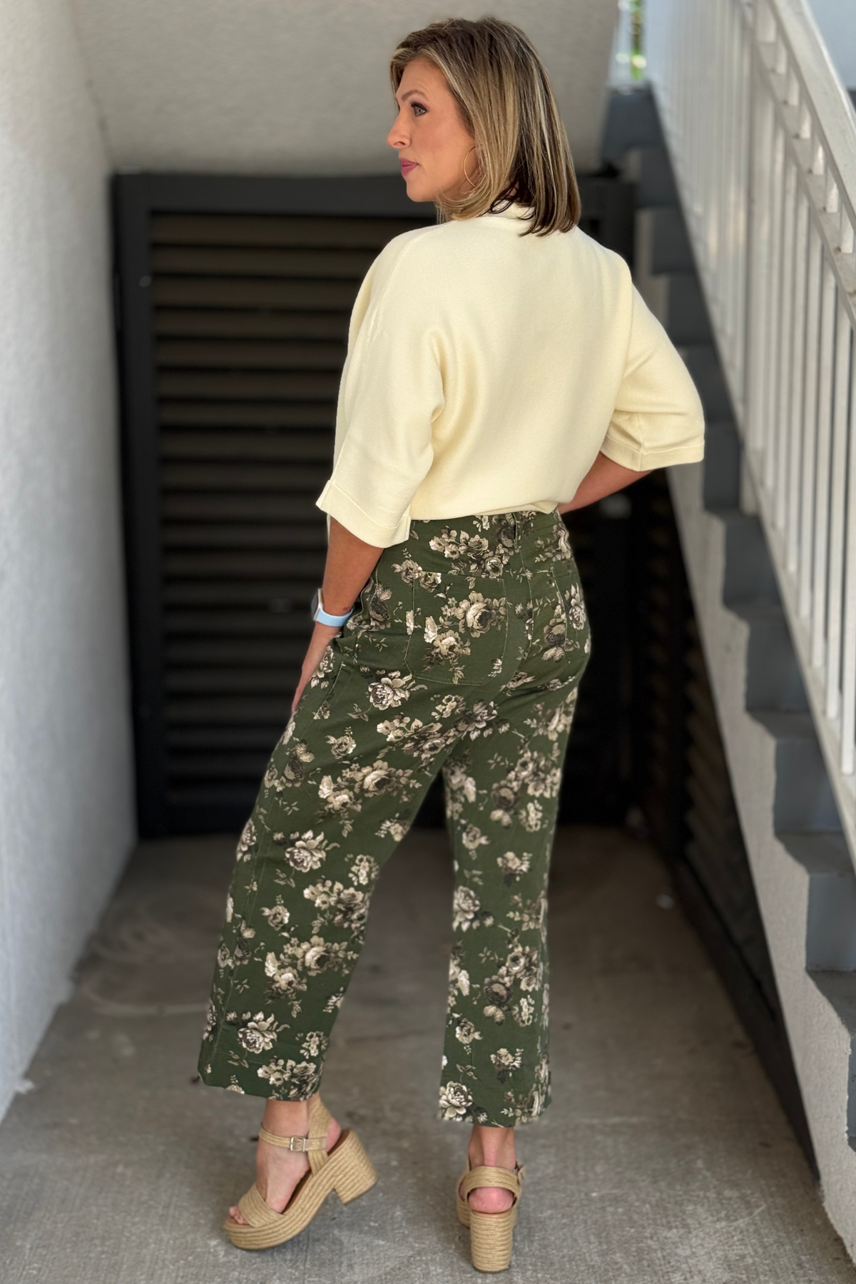 Women's olive floral print cropped pants
