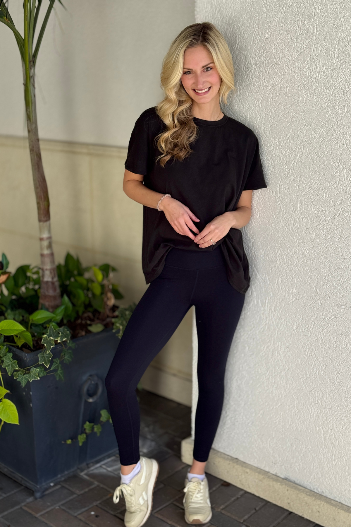 Women’s athleisure black leggings for everyday wear