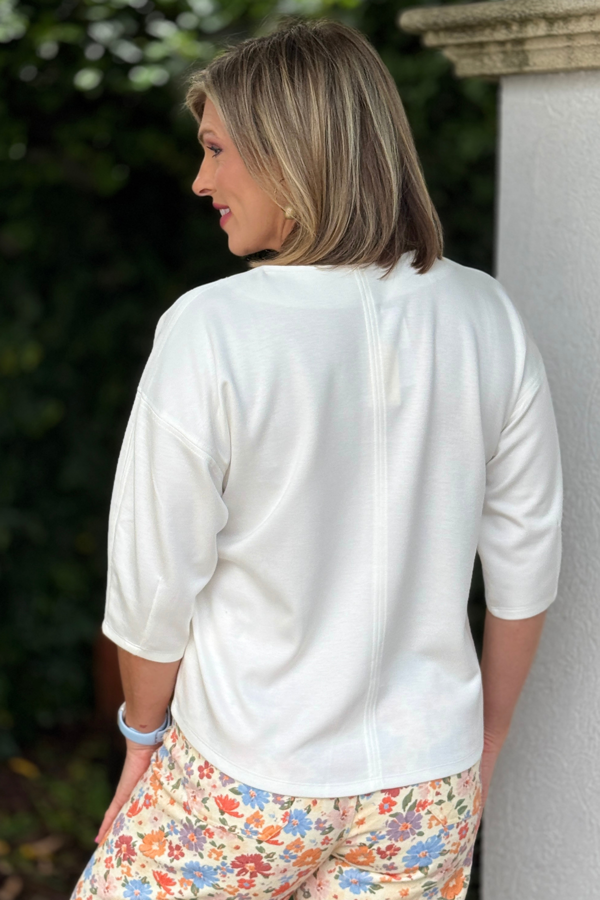 Casual chic off white V-neck blouse for summer