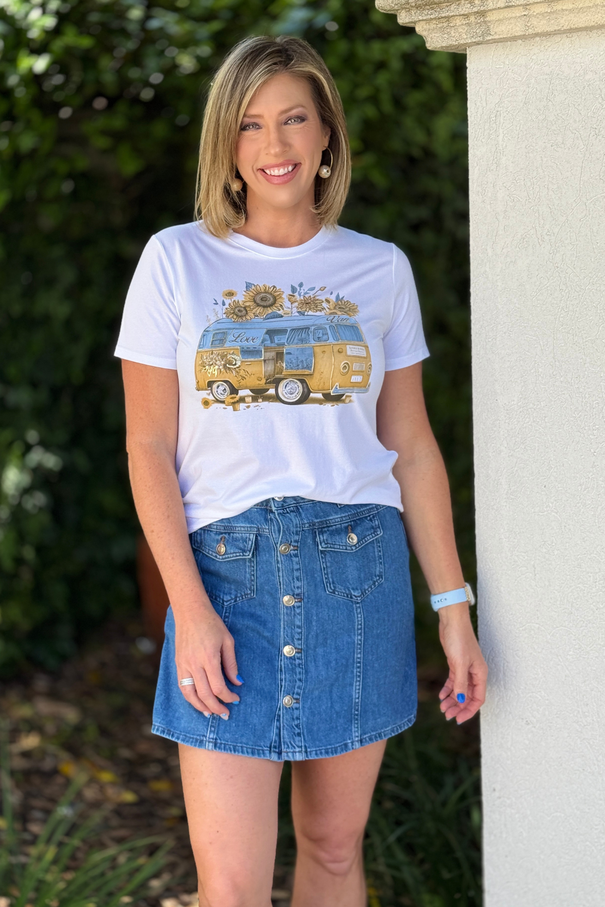 white sunflower graphic tee with vintage van
Italian made graphic t shirt women casual