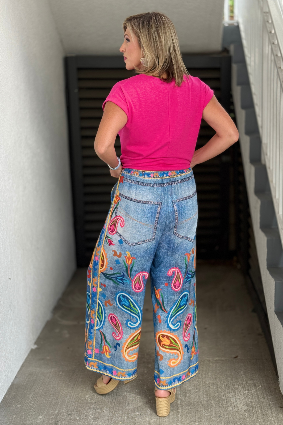 Women's elastic waist statement pants with pockets